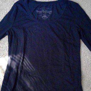 Black medium sleeved shirt